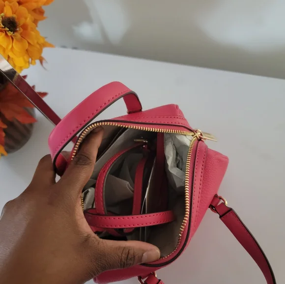 NWT Micheal Kors Travel small duffle crossbody - Picture 4 of 4